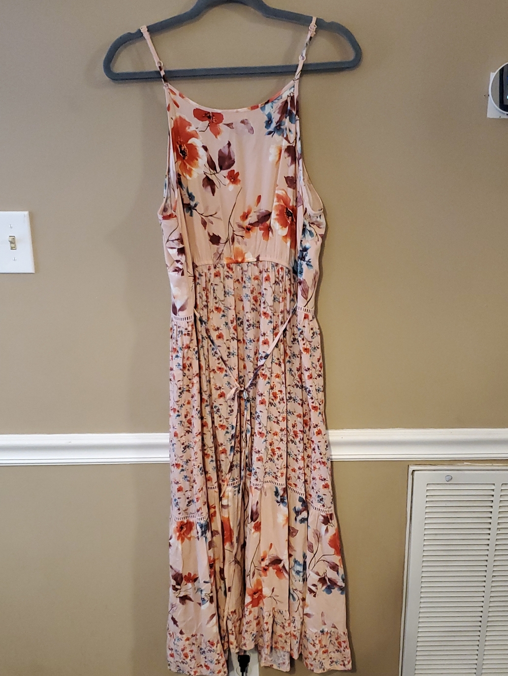 Band Of Gypsies Maxi Tiered Dress in Peach Floral Print Size L - Picture 3 of 9